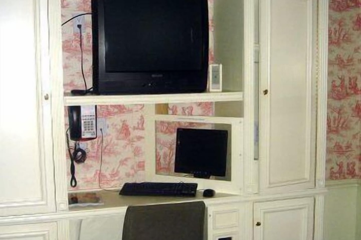 Room 33 of 84
