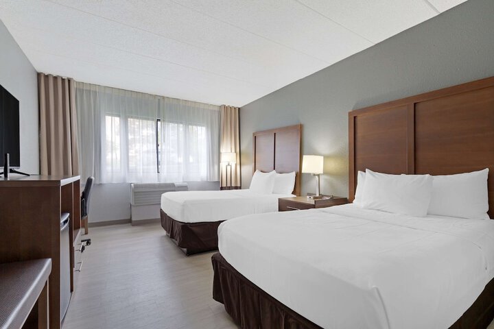 Clarion Hotel & Suites BWI Airport North