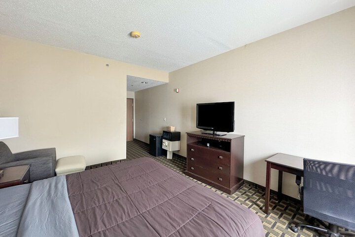 FairBridge Inn & Suites Batavia - Darien Amusement Park