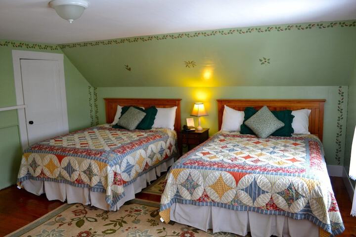 Room 28 of 108