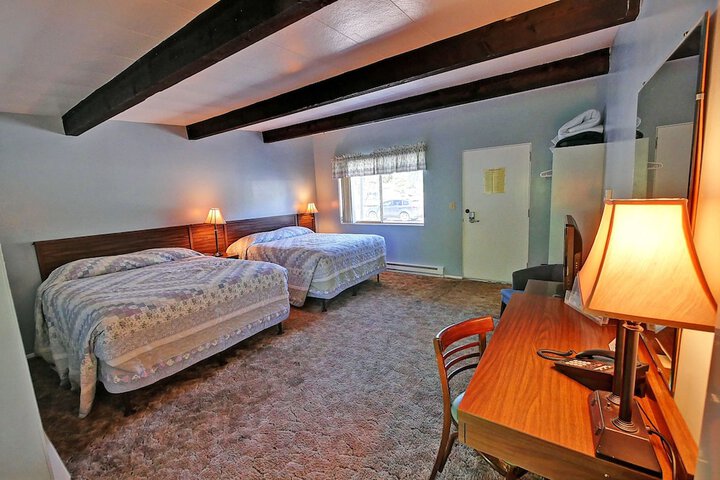 Room 13 of 33