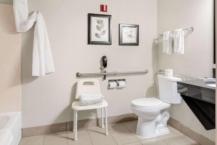 Country Inn & Suites by Radisson Brookings, SD