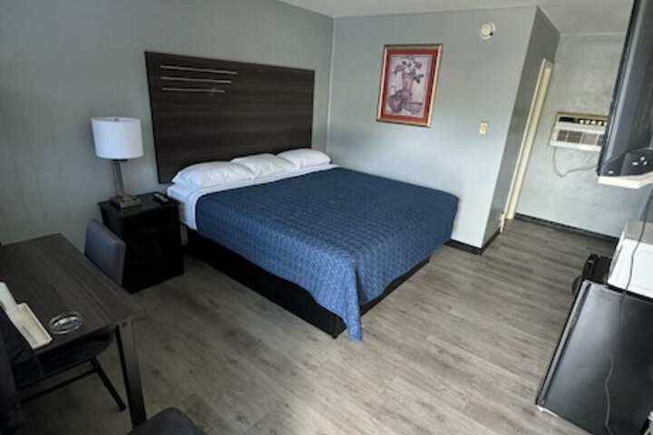 Room 10 of 26