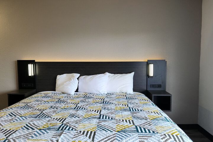 Room 17 of 32