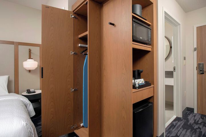 Room 15 of 27