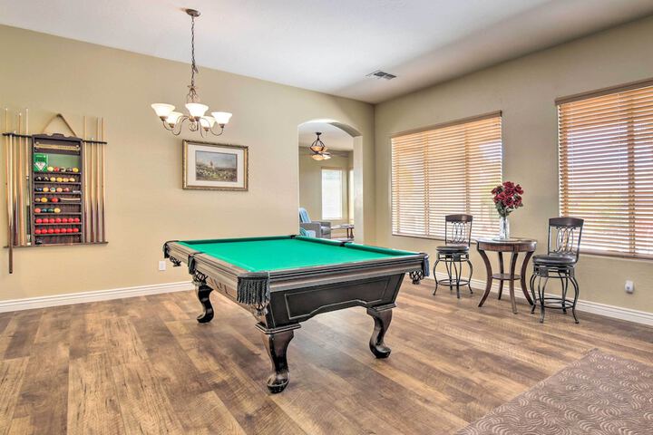 Pool Table Yard & Grill: Luxe Queen Creek Escape