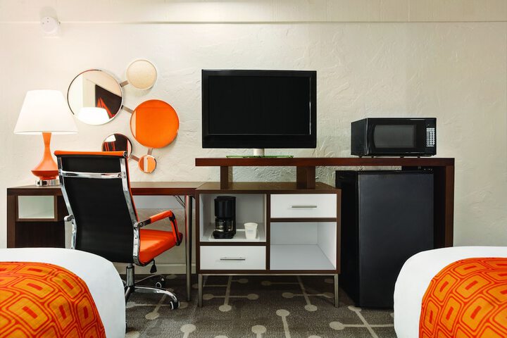 Room 7 of 18