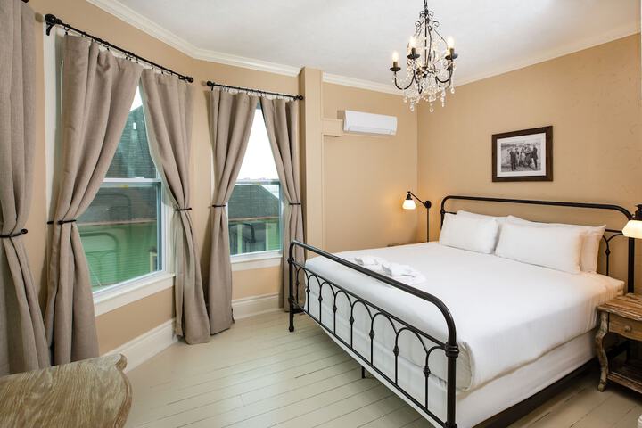 Pine Cottage Bed & Breakfast