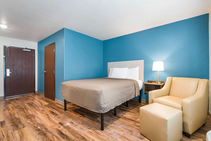 Room 32 of 34