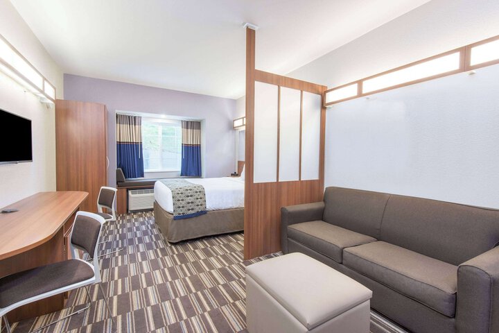 Microtel Inn & Suites by Wyndham Cadiz