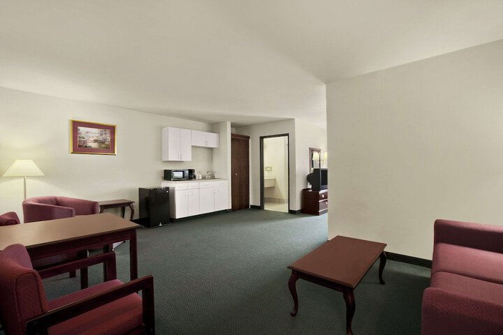 Room 10 of 14
