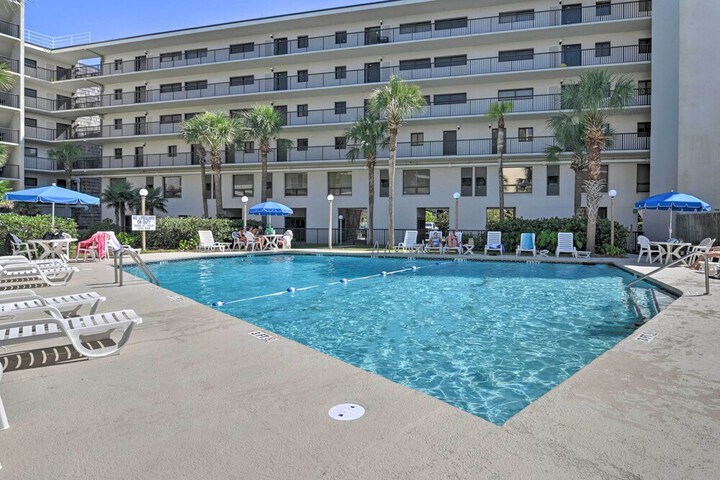 Pawleys Island Condo Retreat w / Beach Access!