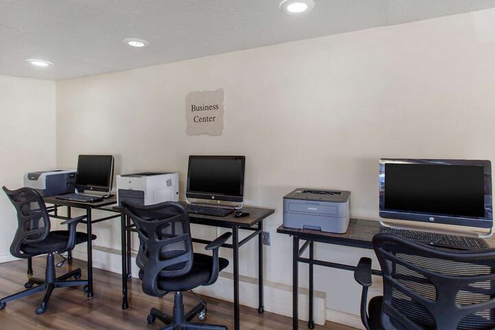 Business Center 36 of 39