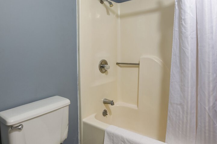 Room 17 of 28