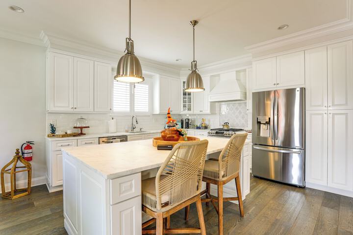 Sleek Long Branch Vacation Rental w / Pool + Patio!