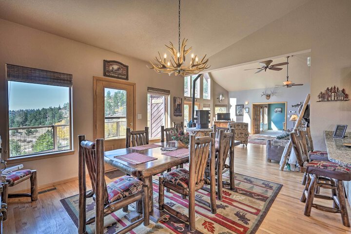 Mtn-view Cabin w / Deck 3 Mi to Cripple Creek!