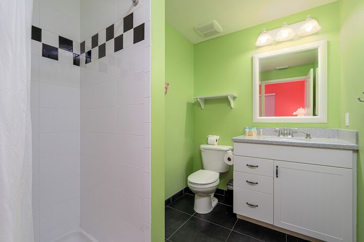 Room 202 of 345