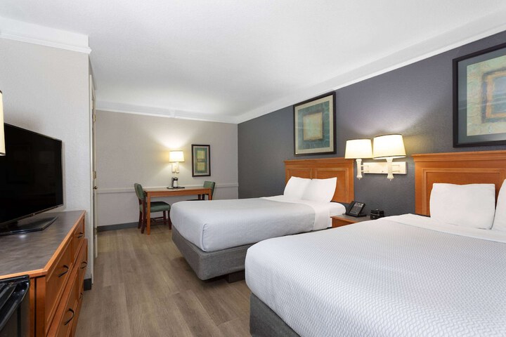 Room 20 of 28