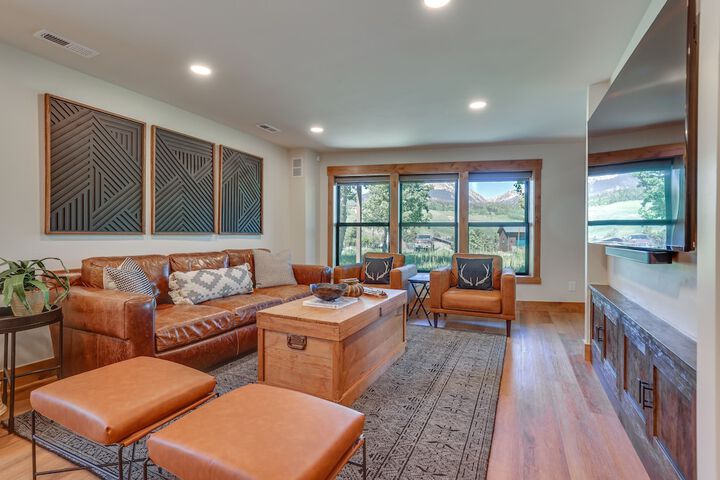 Updated Silverthorne Home w / Hot Tub & Mtn Views!