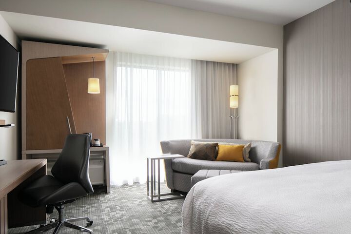 Room 17 of 33