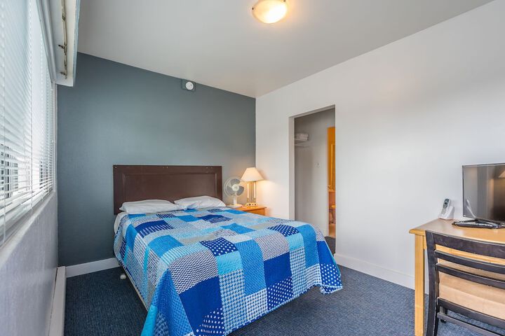 Room 10 of 42
