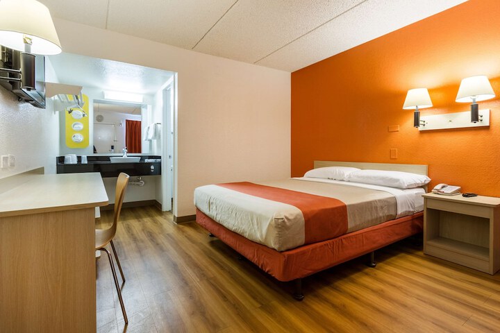 Room 17 of 25