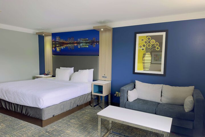 Room 14 of 33