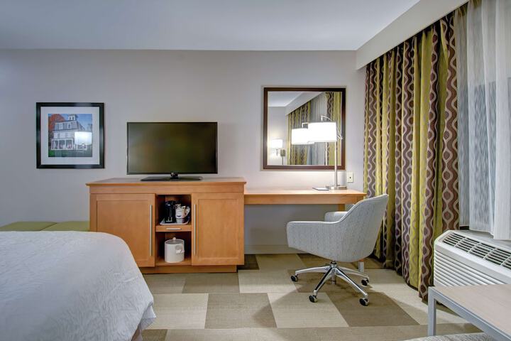 Room 28 of 47