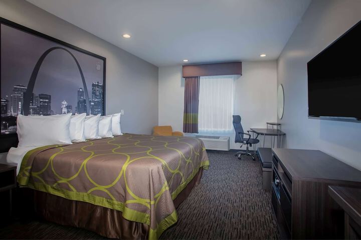 Room 17 of 33