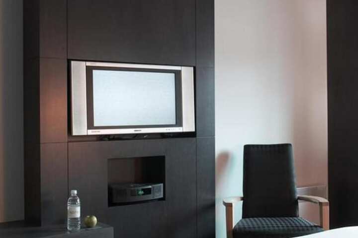 Room 33 of 46