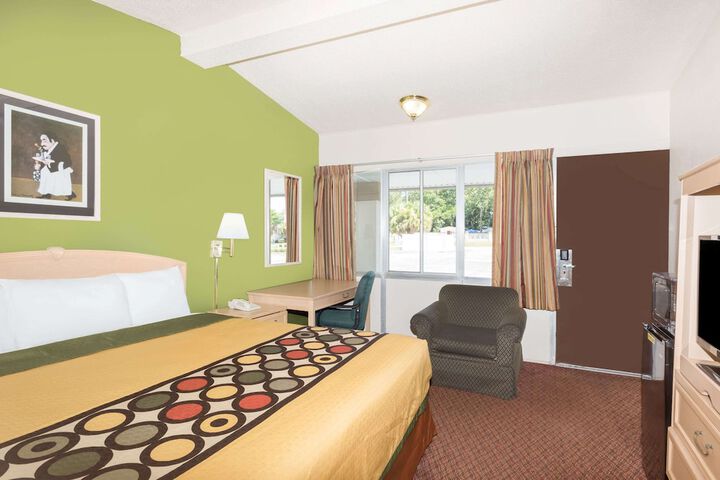 Room 8 of 19
