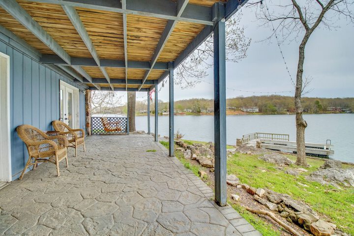 Lakefront Arkansas Abode - Deck Grill & Fire Pit!