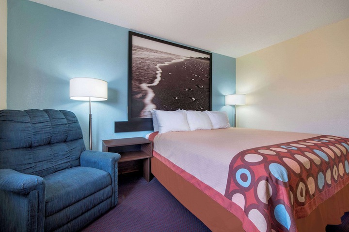 Room 27 of 34