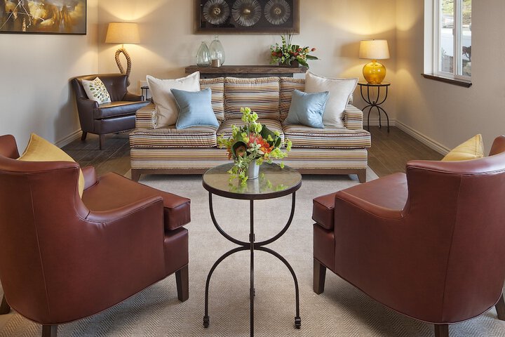 Cambria Landing Inn & Suites