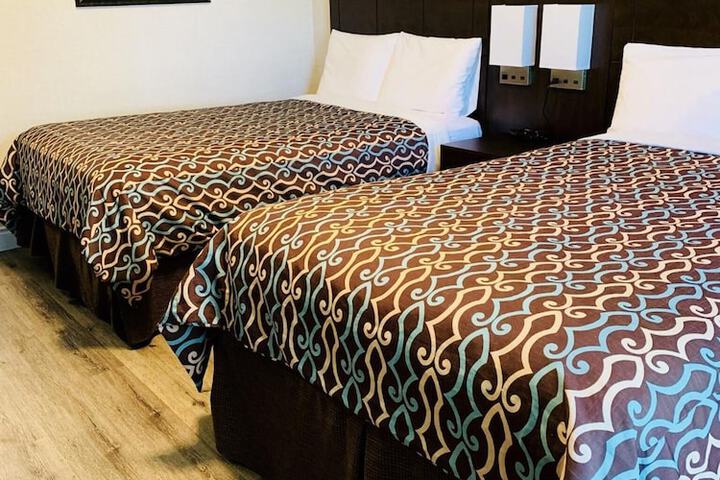 Room 9 of 32