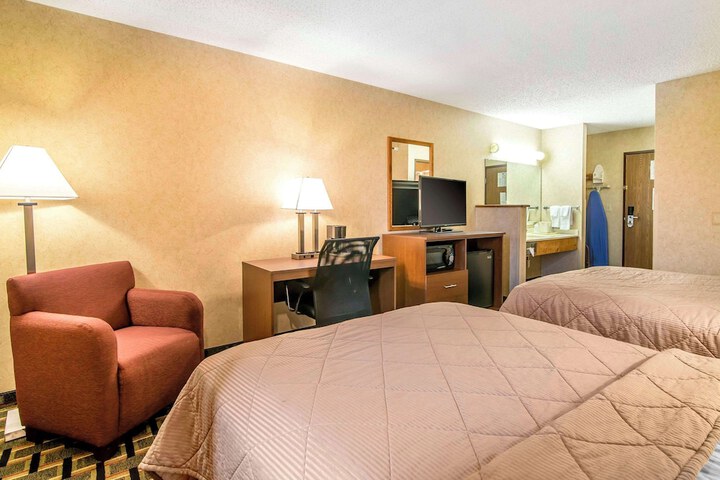 Room 27 of 33
