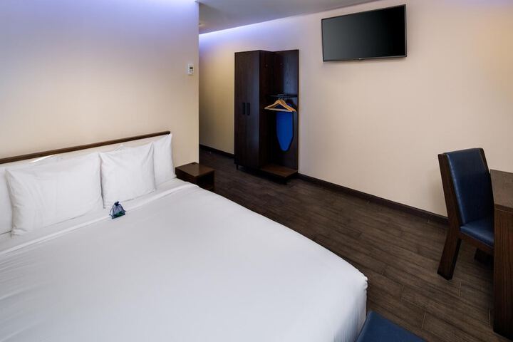 Orchard Street Hotel