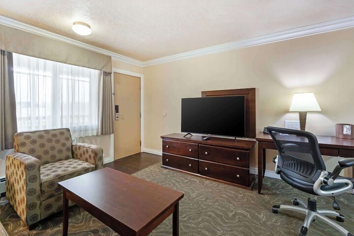 Best Western Plus Mirage Hotel & Resort