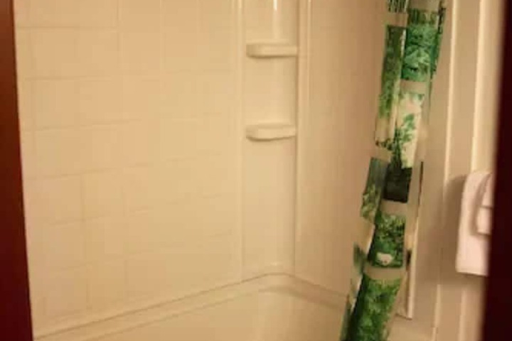 Room 18 of 32