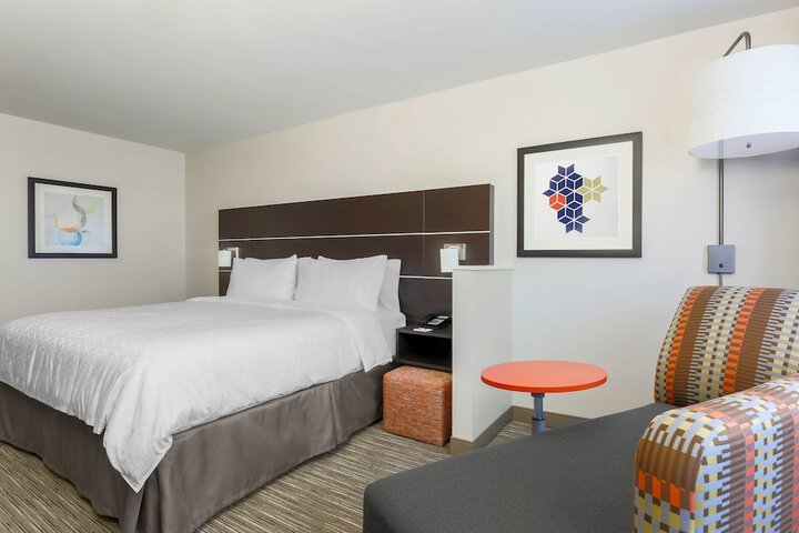 Room 33 of 48
