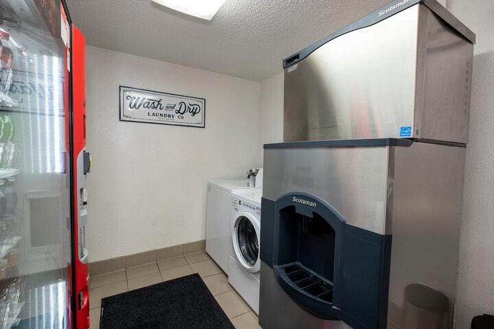 Laundry 28 of 30