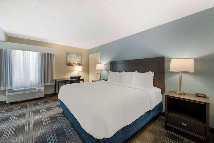 Room 32 of 45