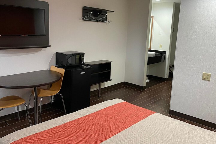 Room 19 of 35