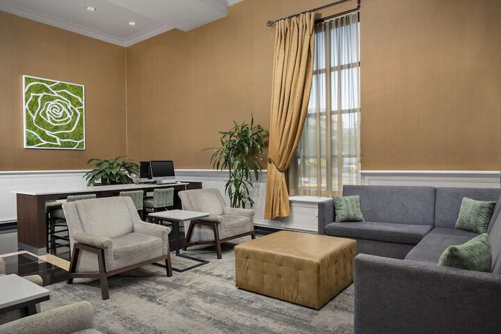 DoubleTree by Hilton Chicago OHare Airport - Rosemont