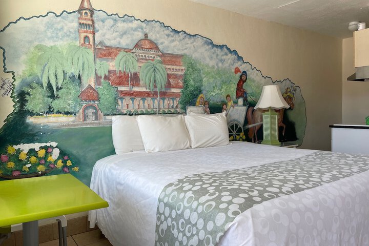 Room 34 of 62