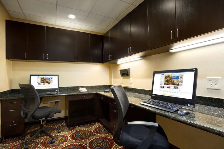 Business Center 25 of 25