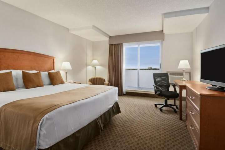 Room 27 of 61