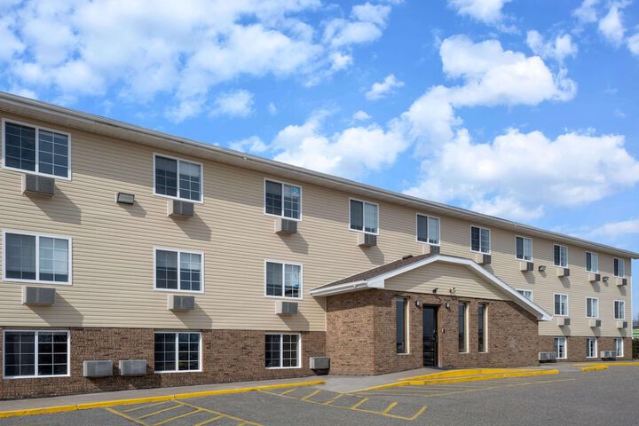 Super 8 by Wyndham Clinton
