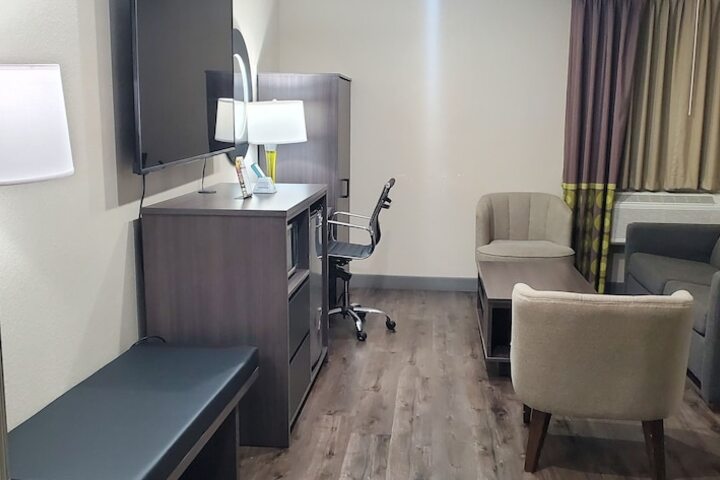 Room 13 of 27