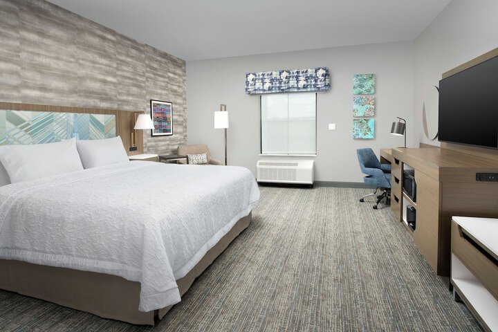 Room 10 of 28